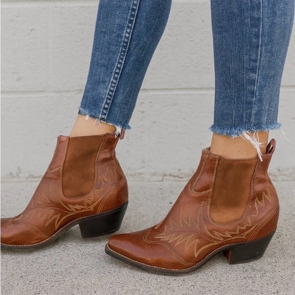 Shoes - Brown Western Ankle Boots